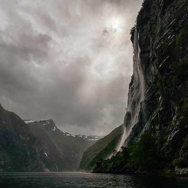 Photograph of Knivsflåfossen by Alex Nichol