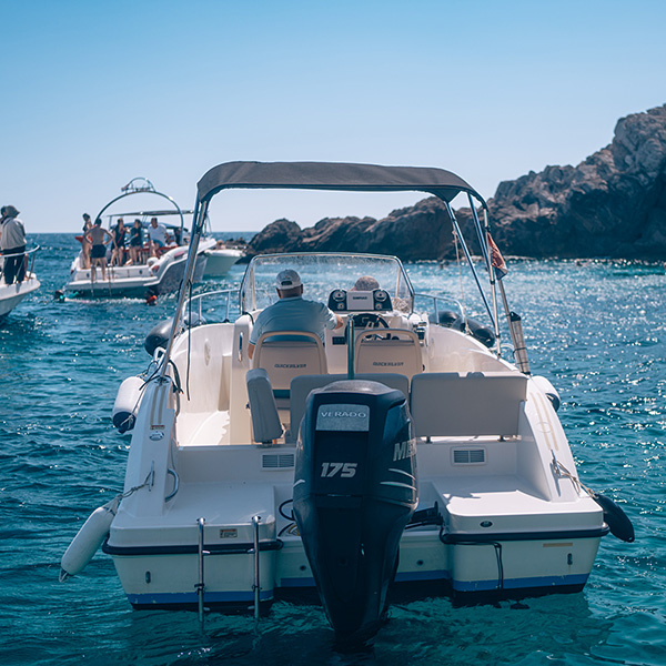 Photograph of Modra špilja by Alex Nichol